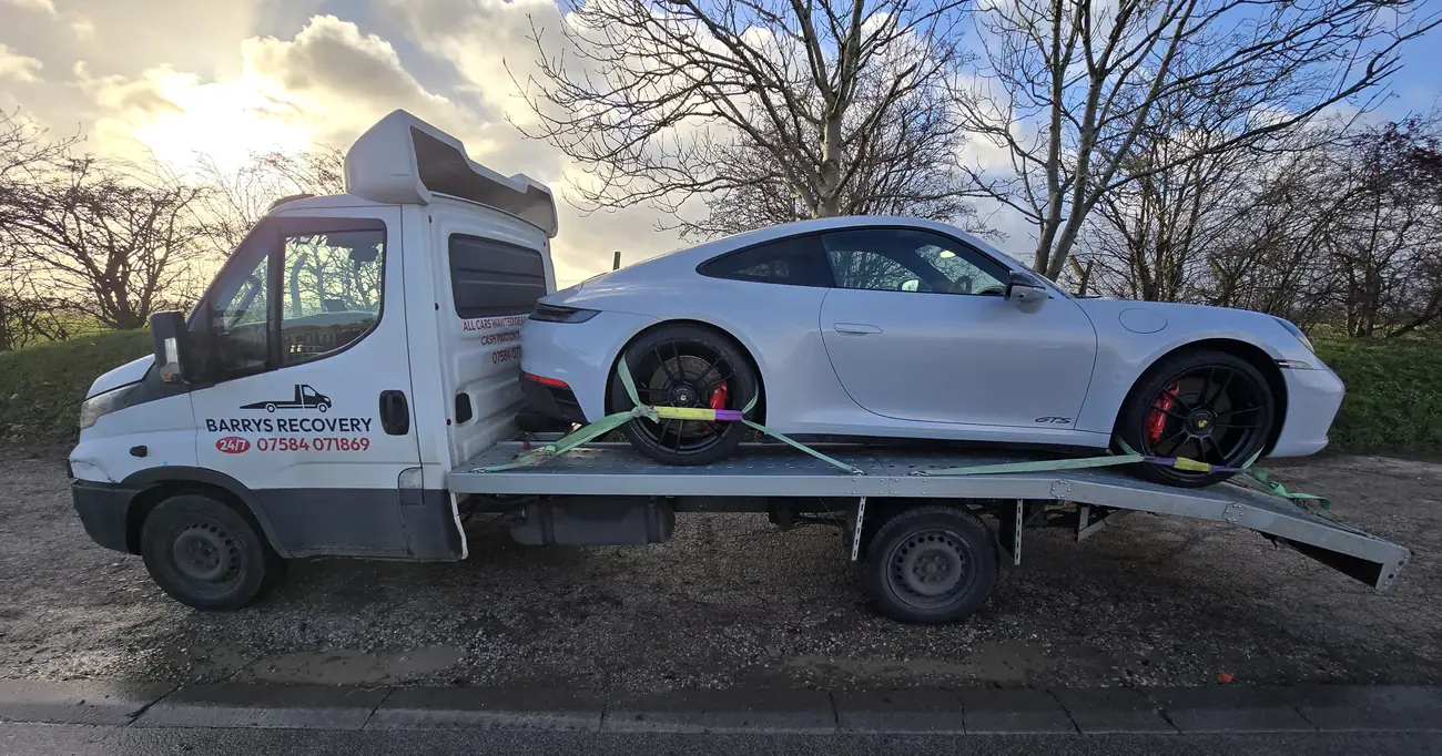 Porsche 911 GTS on the white Iveco